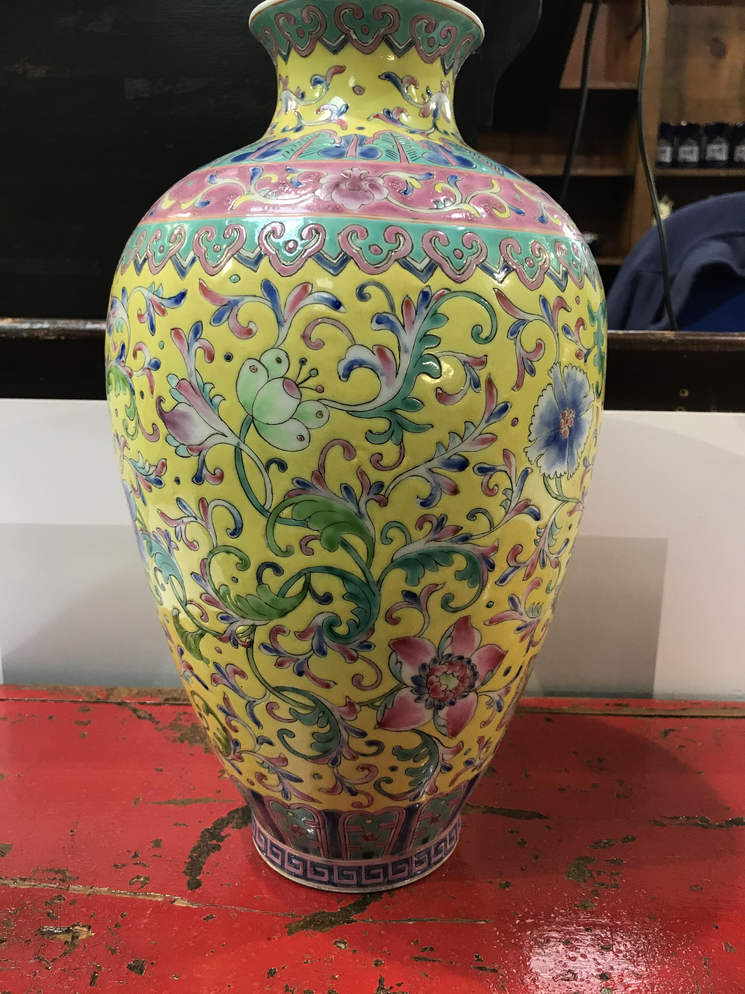 A modern Chinese vase, 33cm height - Image 7 of 8