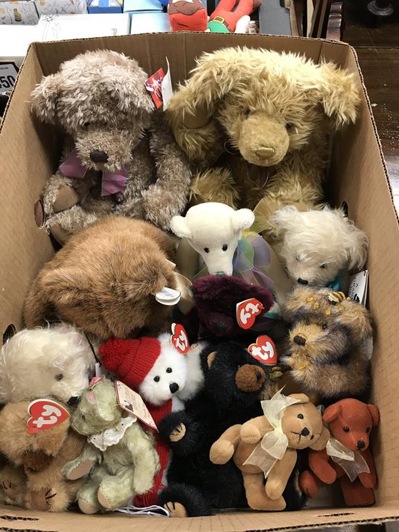 A quantity of teddy bears