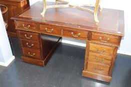 An Edwardian mahogany pedestal desk with nine drawers, 137cm wide x 77cm deep