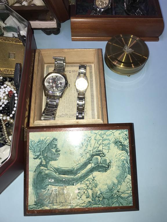 A quantity of costume jewellery and watches - Image 2 of 5