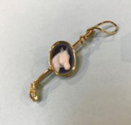 An 18ct gold brooch, mounted with a horse's head cameo, 5.8g