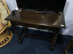 An oak single drawer side table, 85cm wide