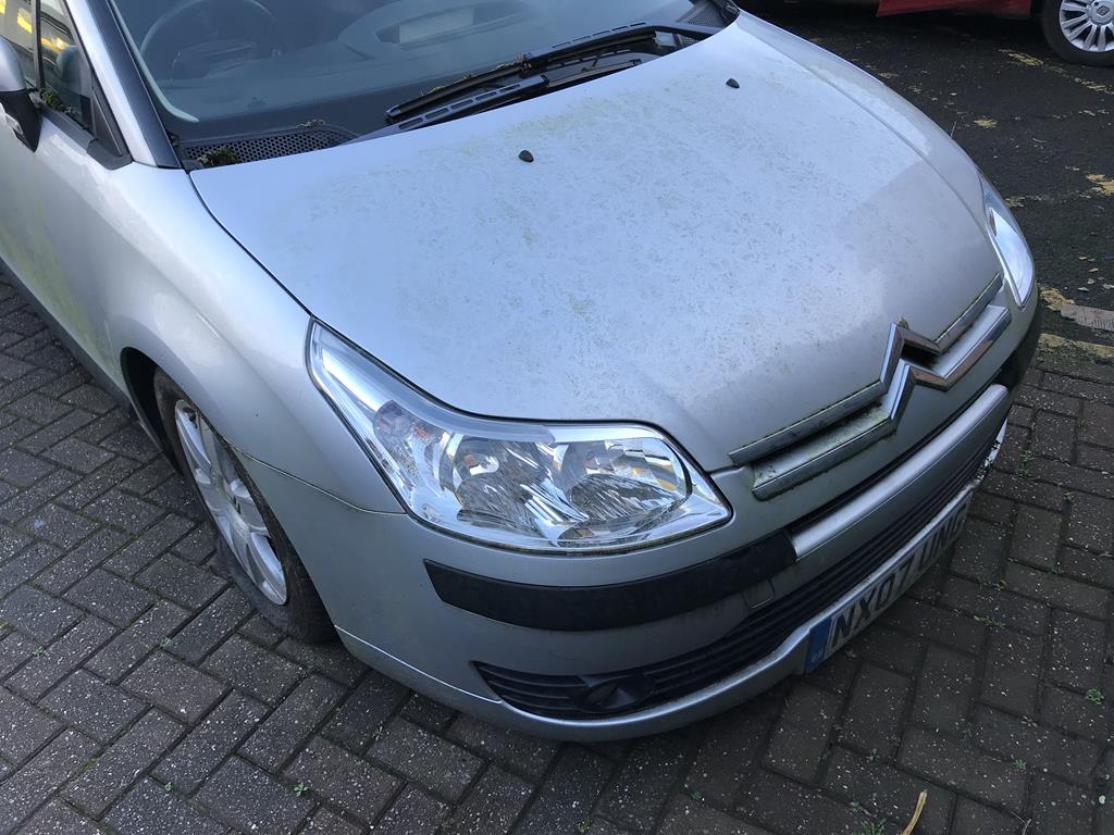 A Citroen C4 car, silver, mileage on last MOT 29,800, year 2007, petrol 1.5cc, automatic, no key, no - Bild 4 aus 6