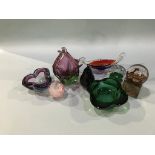 Nine pieces of various coloured glassware