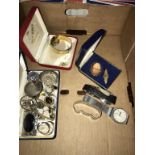 A quantity of costume jewellery, to include gold mounted cameo and gold brooch etc.