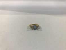 An 18ct diamond and aquamarine ring, 4g, size 'K/L'