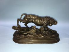 A modern bronze of a dog, 30cm length