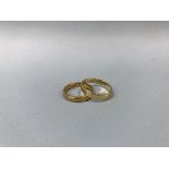 An 18ct gold ring, and a 22ct wedding band, weight 4.7g