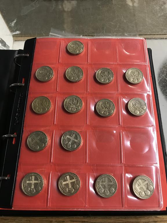 Two boxes of coins, to include eight Change Checker files of various coins, including collectors £ - Image 85 of 106