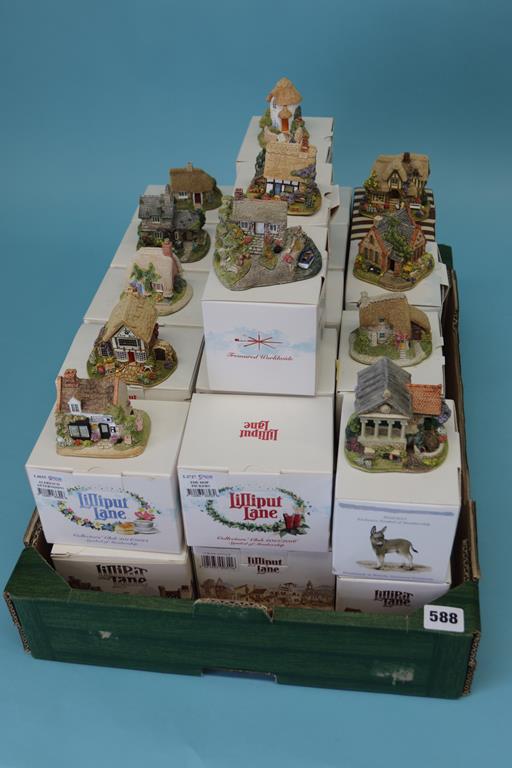 Thirty one various Lilliput Lane cottages, including Collectors Club editions (31) , boxed