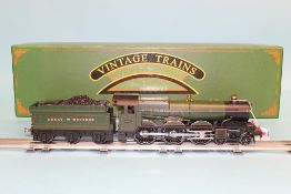 A boxed Vintage Trains '0' gauge Castle Class locomotive and tender, 4073 GWR 'Caerphilly Castle'