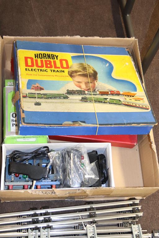 A boxed Hornby goods set, number 40, '0' gauge clockwork and quantity of accessories and track - Image 2 of 4
