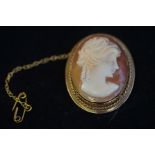 9ct Gold cameo brooch with safety chain
