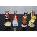 4x Bunnykins figures - Beefeater, Carol singer, ci