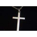 9ct Gold cross & chain Weight 4.6g