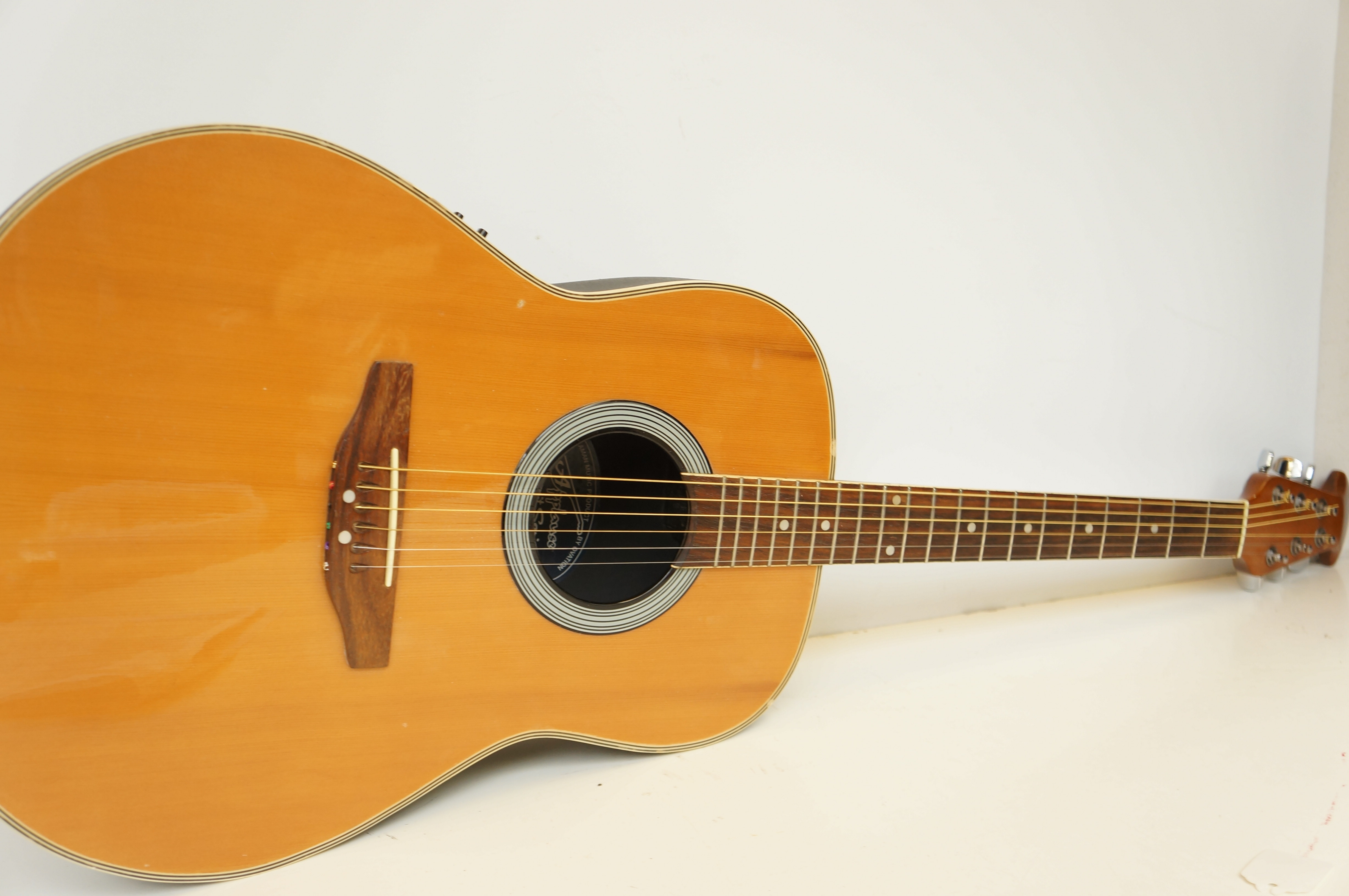 Applause summit series model No AE61-4 Acoustic gu