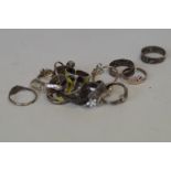 Bag of approx. 20 silver rings (small)