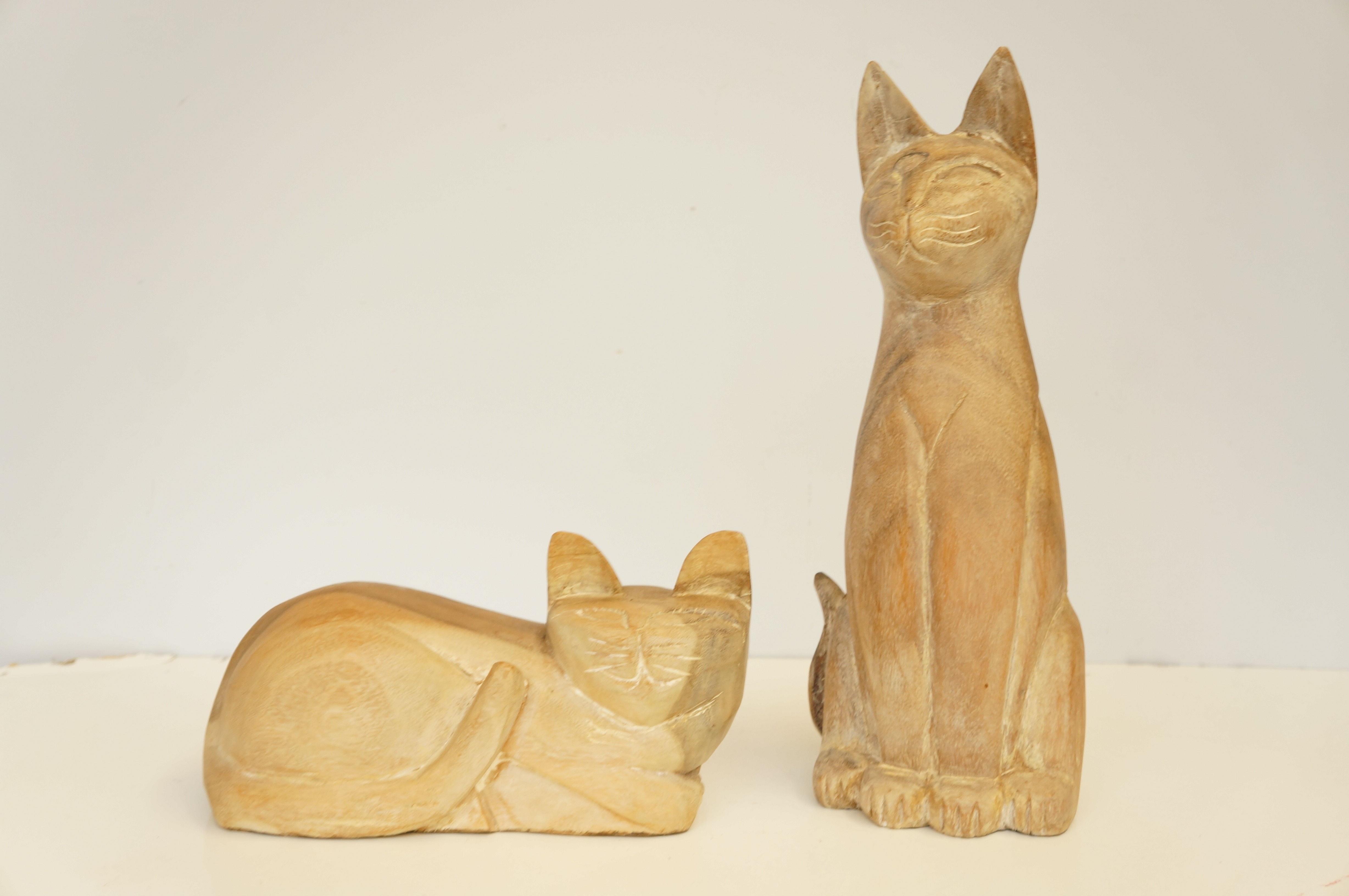 2x Wooden figures of cats Tallest 42 cm