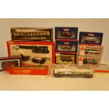 Collection of boxed model trains & carriages