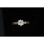 9ct gold diamond solitaire ring Size Q
