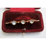 9ct Gold pin brooch set with 3 moon stones in orig