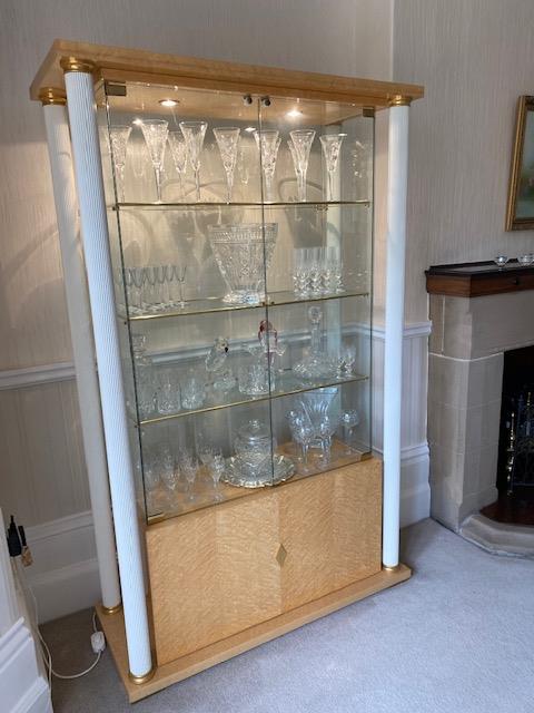 Very good quality display cabinet matching lot 110