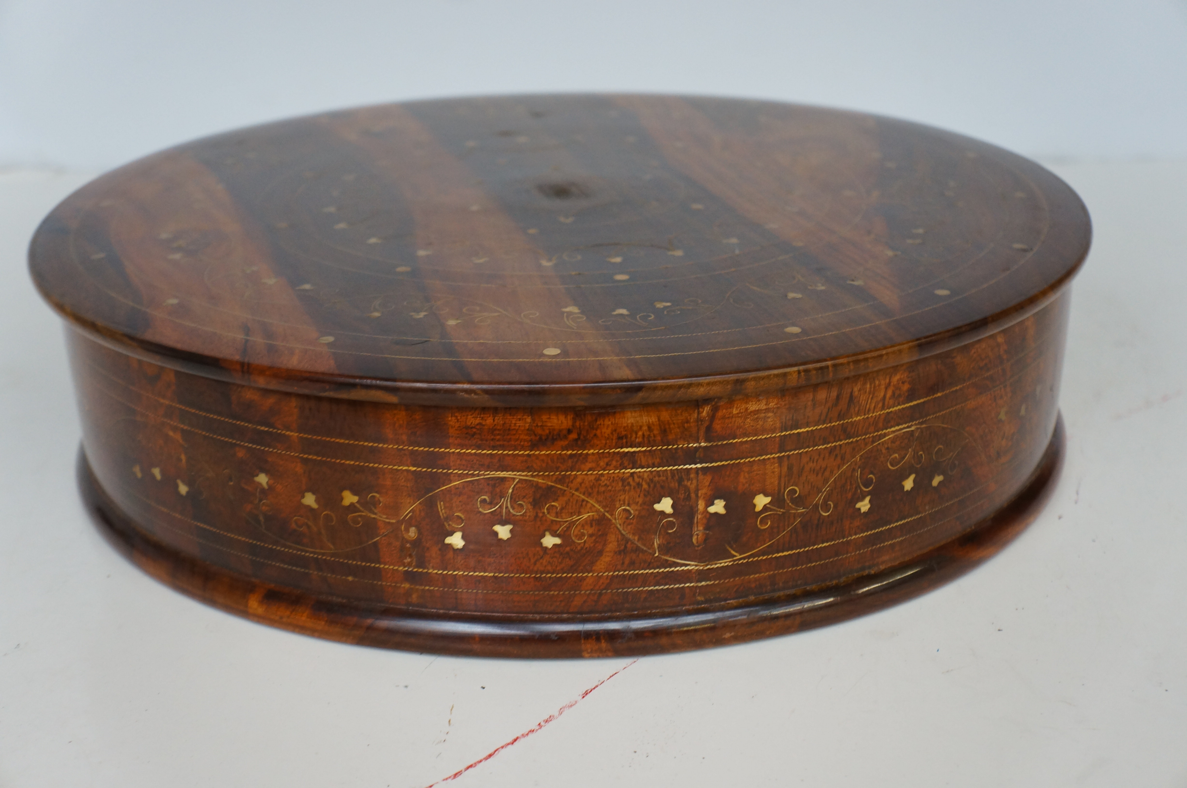 Large inlaid circular box