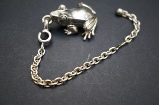 Silver frog with chain Weight 24g