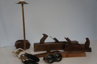 4x Wood working planes, pair of binoculars & compa