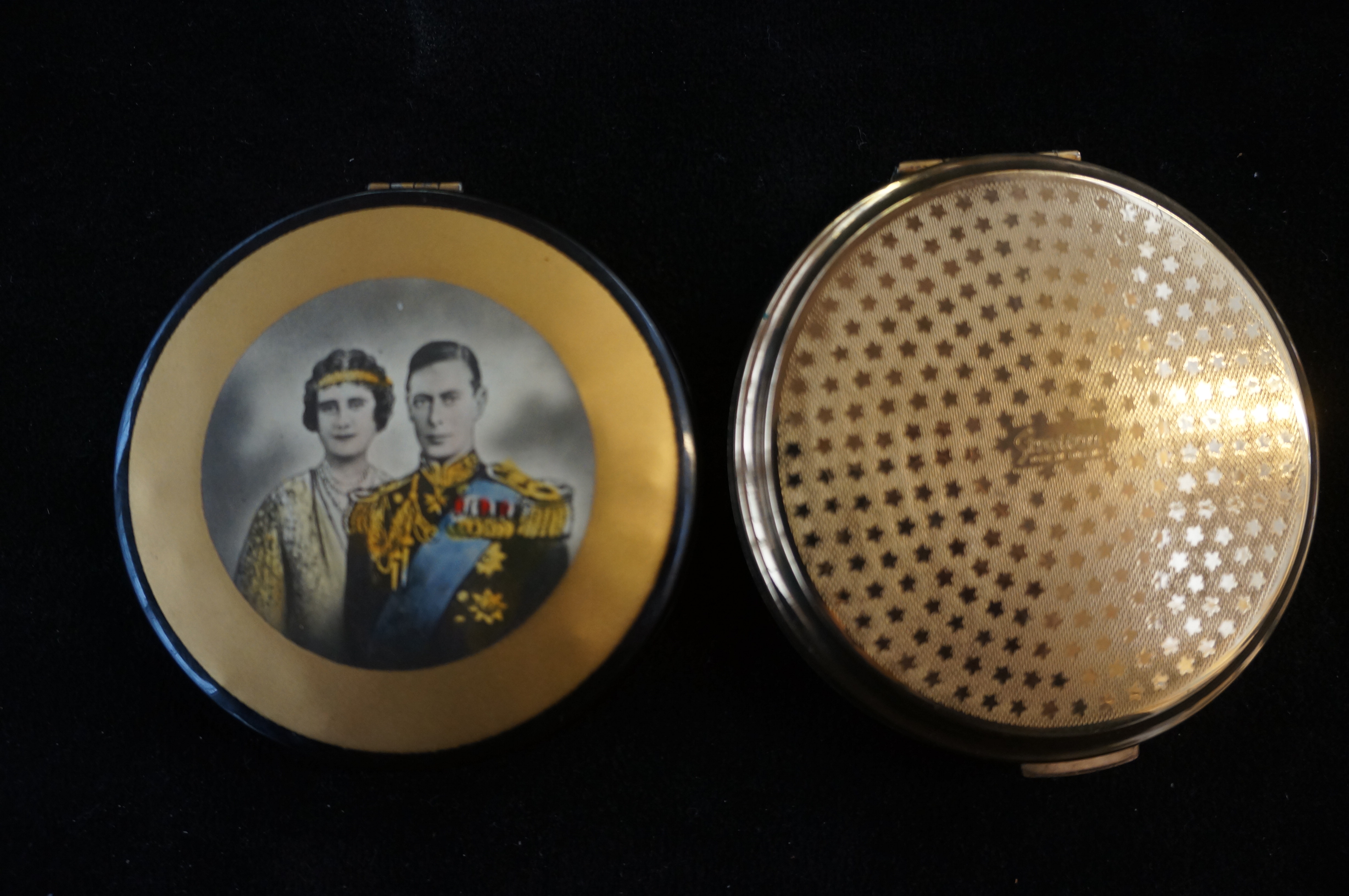 Bakelite compact & Stratton compact