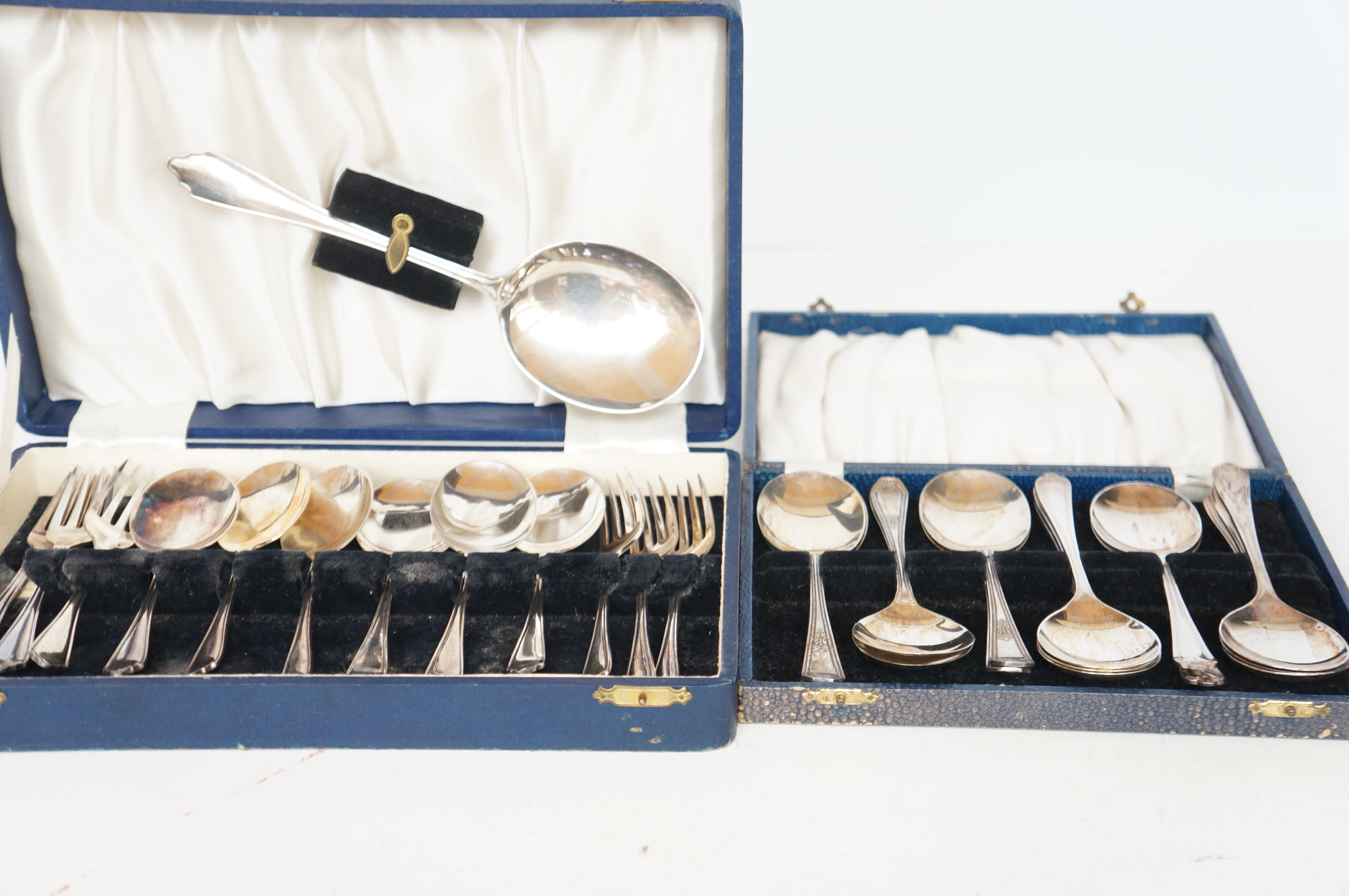 2x Cased flatware sets