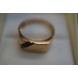 9ct gold gents ring set with 3 black diamonds Size