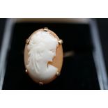 9ct Gold large cameo ring Weight 4.2g Size Y