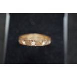 9ct gold band ring set with cz stones Weight 2.6g