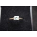 9ct white gold ring set with cz stone Weight 1.2g