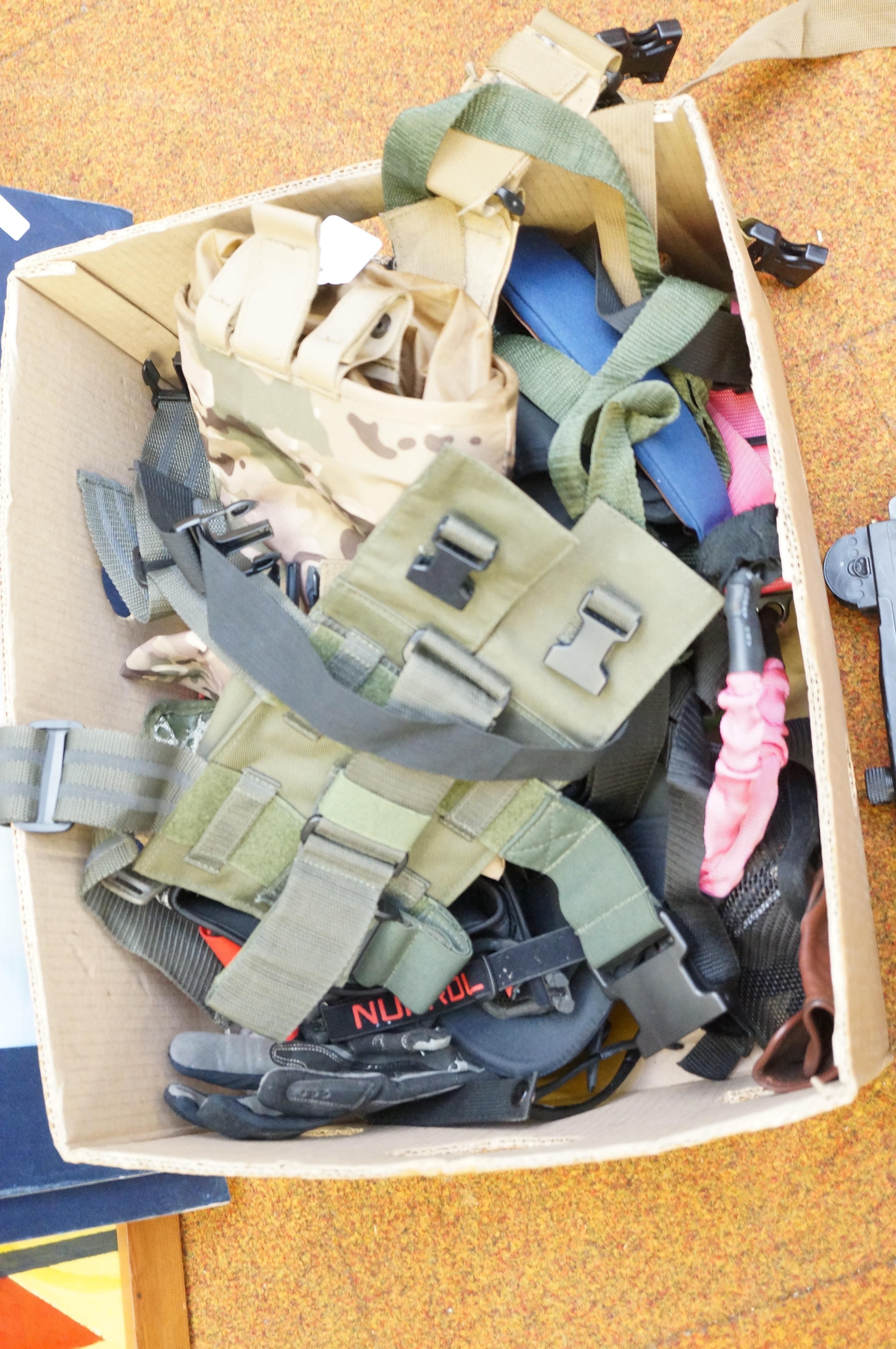 8 Containers of BB pallets & other accessories
