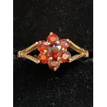 9ct gold ring set with 7 red stones Weight 2g Size