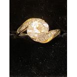 14ct Gold ring set with cz stones Weight 2.8g Size