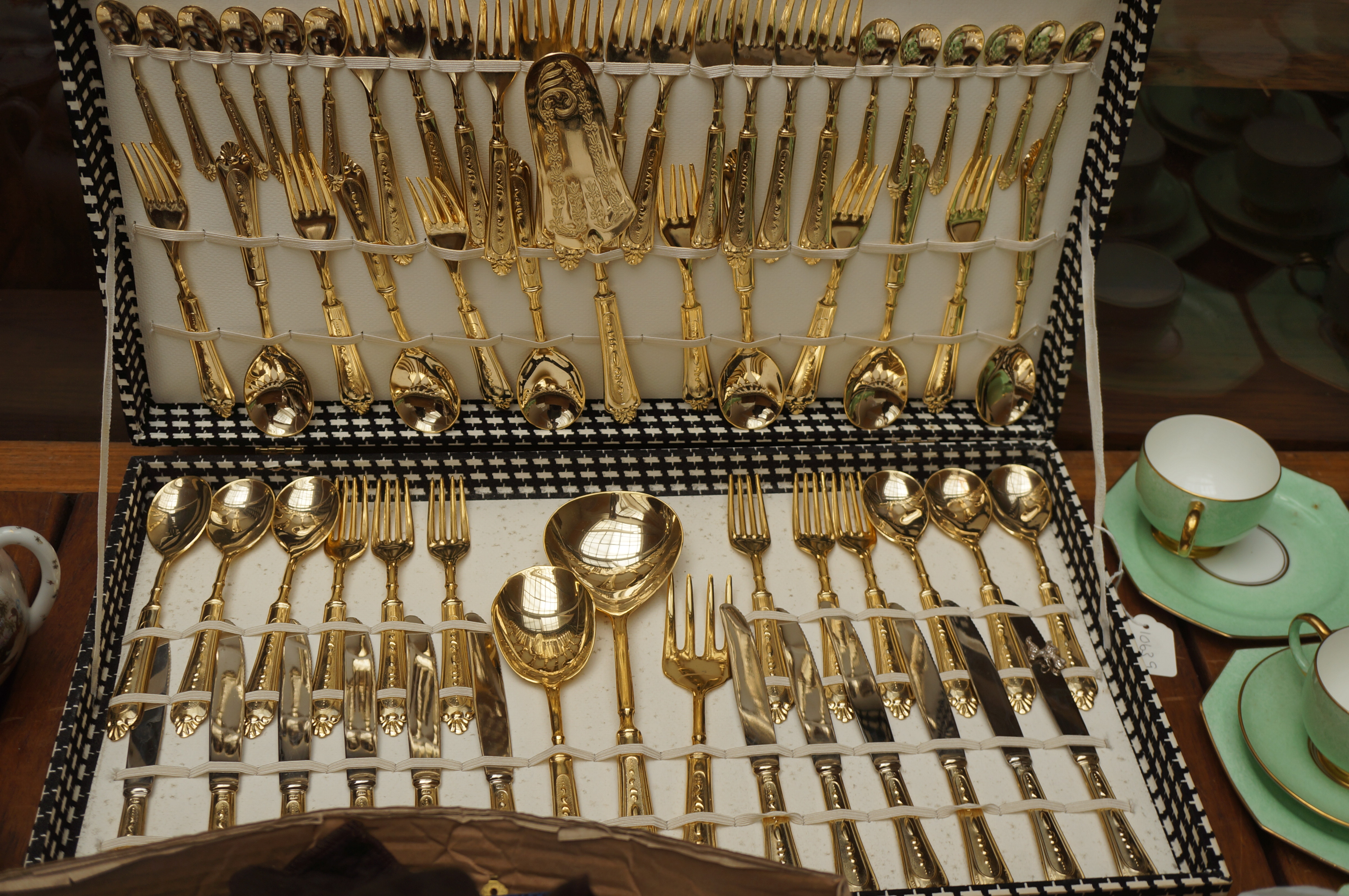 Cased gold plated flatware set