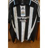 Newcastle united team signed Michael Owen shirt 20