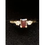 9ct gold red & clear stones Size M