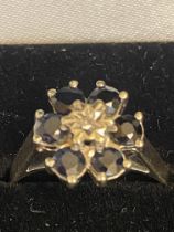 9ct gold ring set with sapphires & diamond Weight