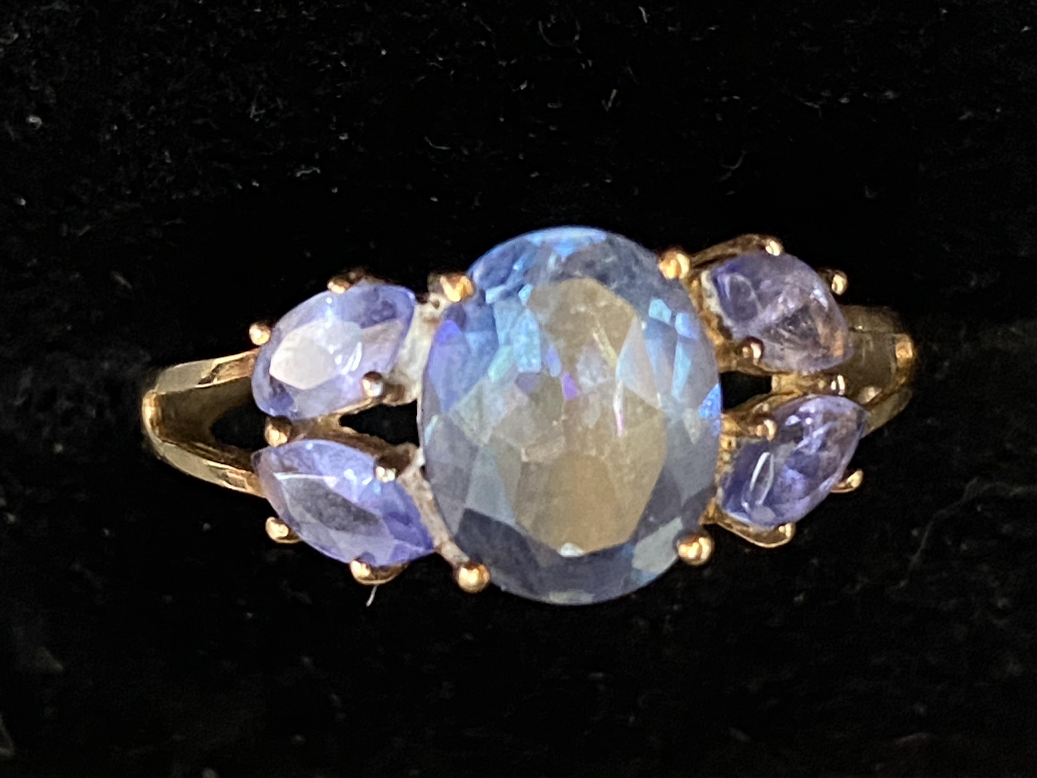 9ct gold ring ring set with topaz Size S