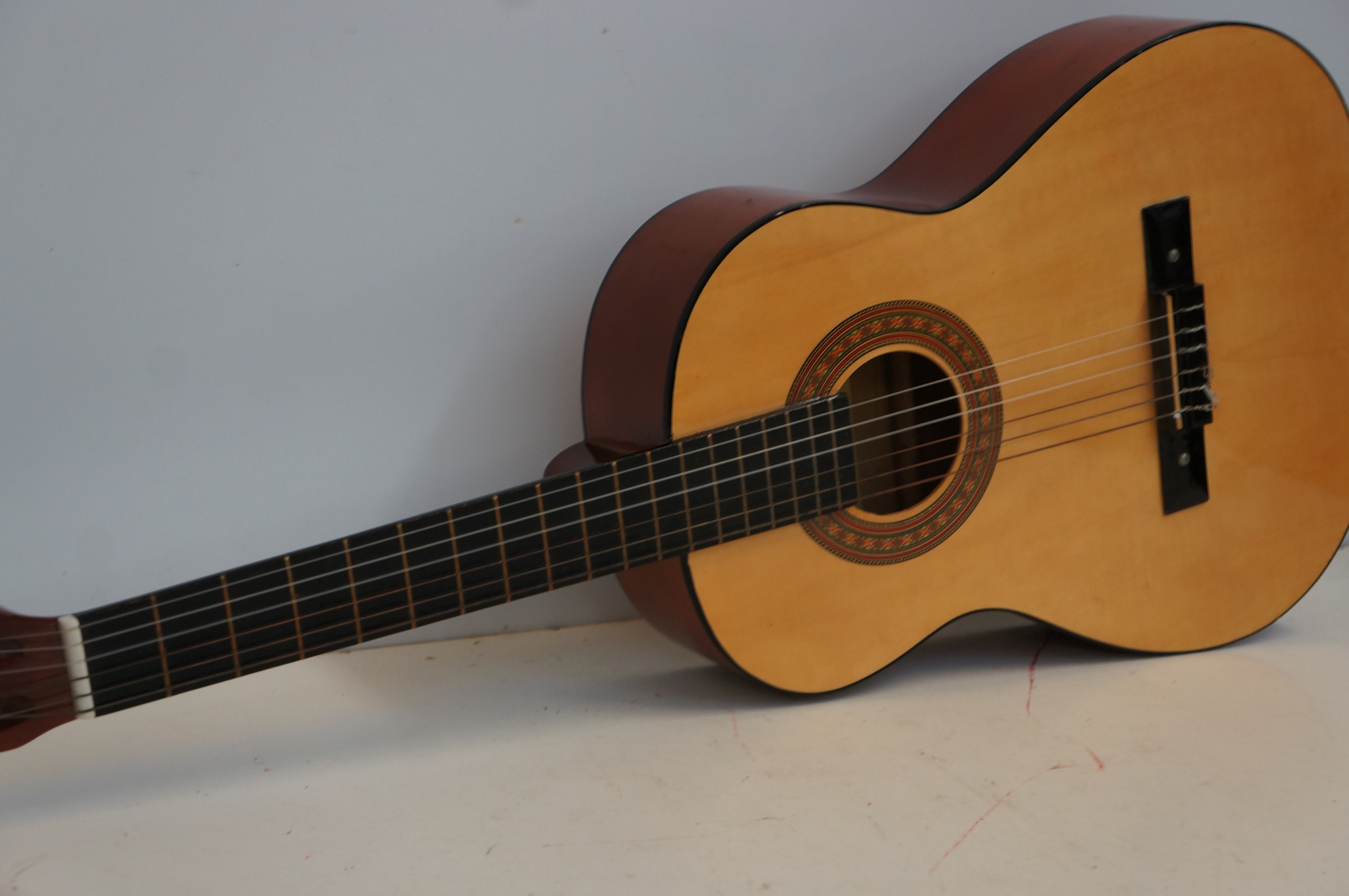 Lawen acoustic guitar with soft case