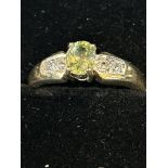 9ct Gold ring set with peridot & diamonds Weight 2