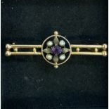 9ct Gold pin brooch set with garnet & pearls