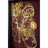 Collection of yellow metal chains & jewellery