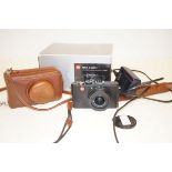 Leica D-lux 4 camera with leather case, battery ch