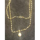 9ct gold chain & pearl pendant