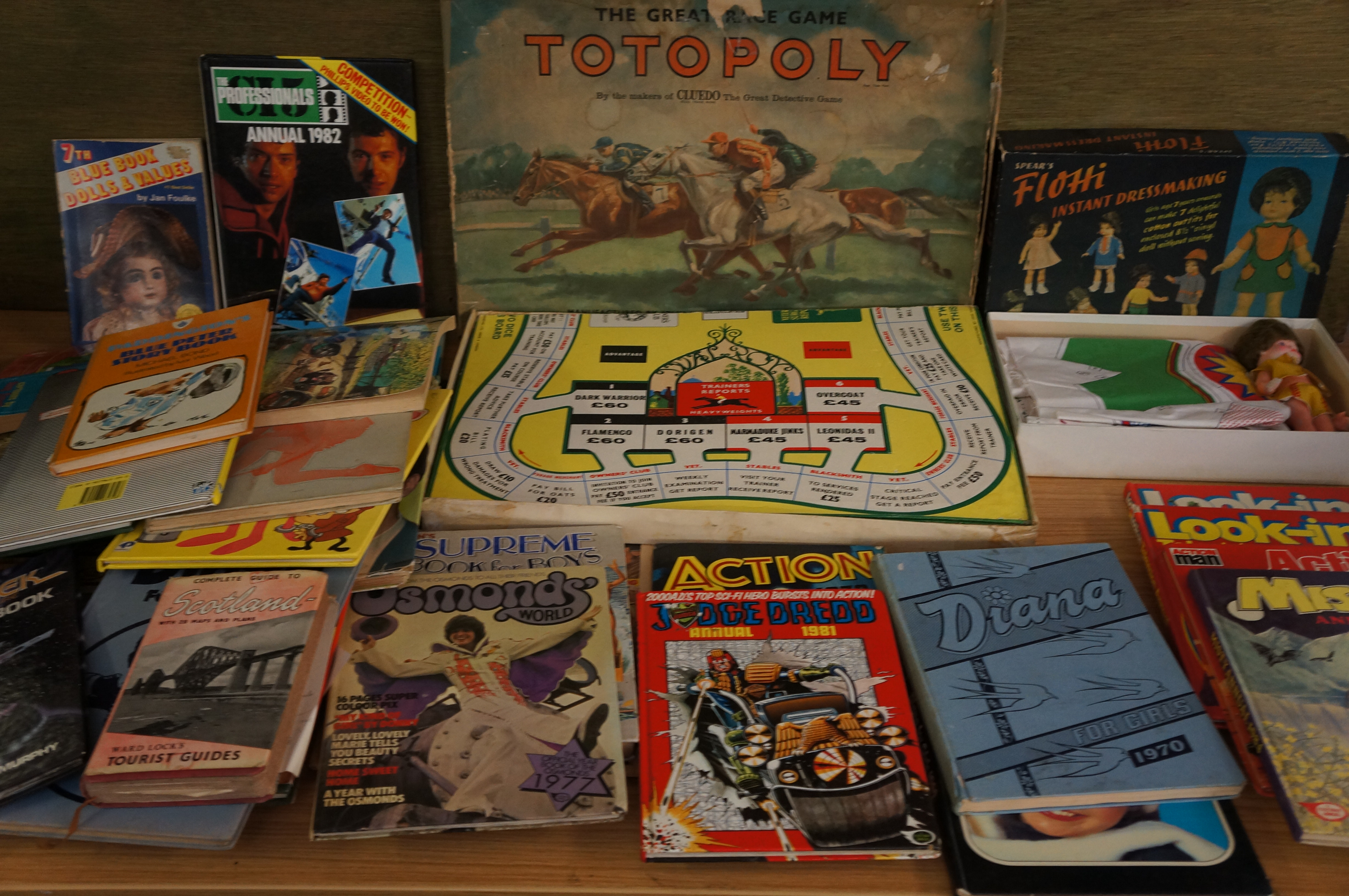 Collection of vintage annuals together with vintag